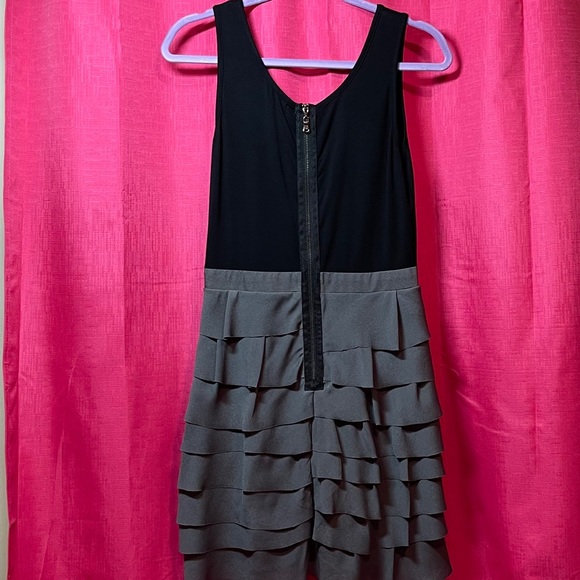 FOREVER 21 BLACK & GRAY RUFFLE DRESS SIZE M - Picture 6 of 10
